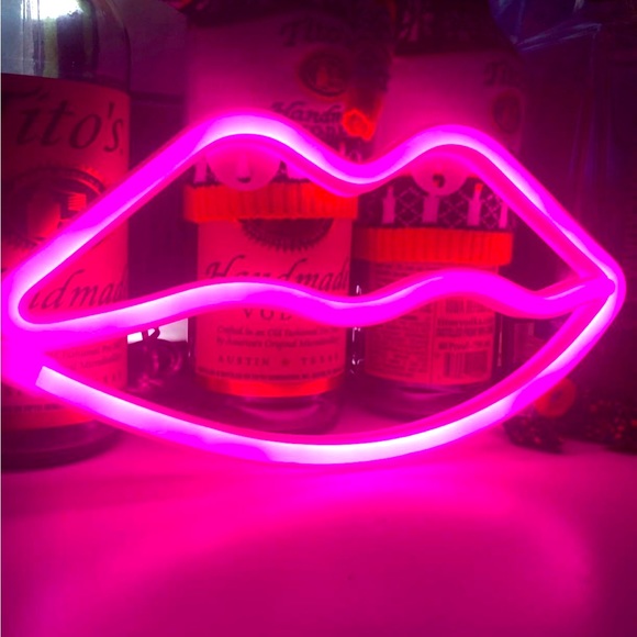 Other - 💕NEW👄Lip Shaped Neon Signs